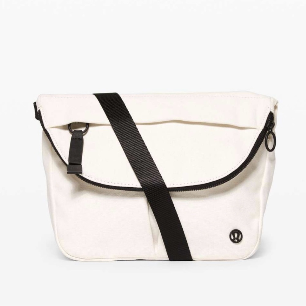 Lululemon All Night Festival Bag Vol 5 L in Angel Wing - Picture 3 of 13